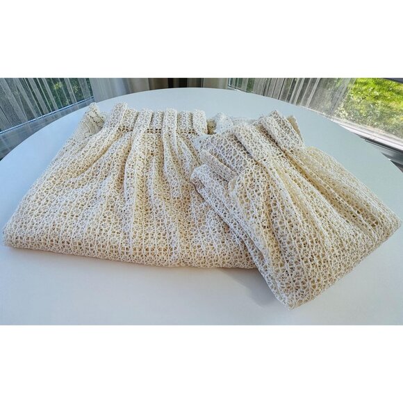 Vintage 70s pleated curtain, cream mesh, floral scalloped bottom, price for 1 - Picture 9 of 10
